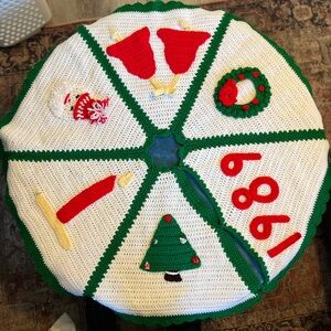 Vintage Tree Skirt Handmade Christmas Tree Skirt OS USA white green red 1989
